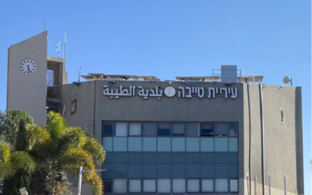 (لجنة أولياء أمور الطلاب تجتمع مع رئيس البلدية ومسؤولين بصدد قضية سفريات الطلاب البدو )